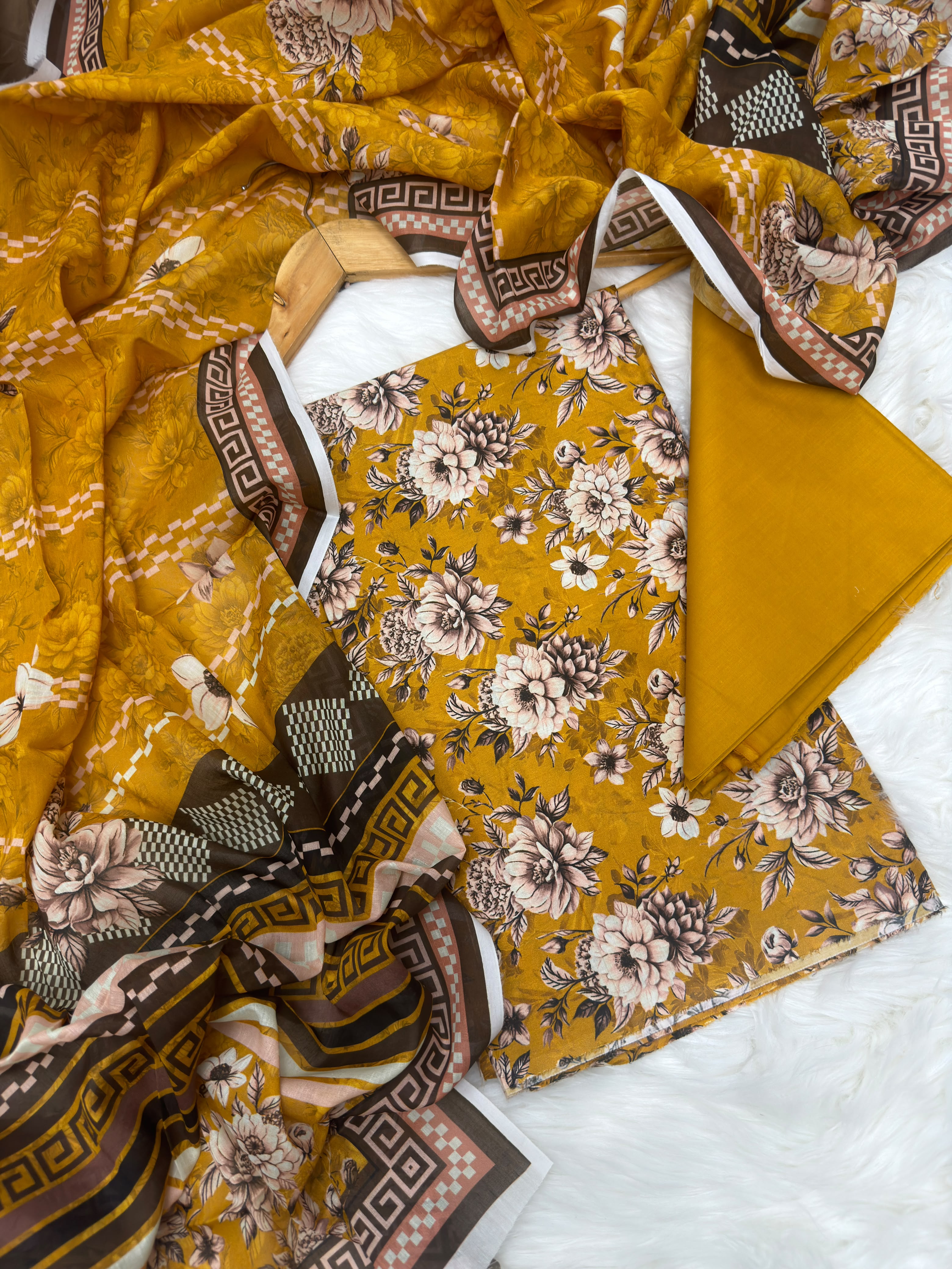 Gul Ahmed Digital Printed Lawn 3-Piece Suit (Code: 5014) – Summer Collection 2026